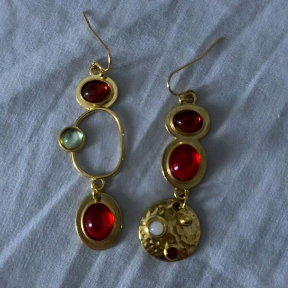 ꧁ᬊᬁ 90s style gold plated mismatch dangle earrings ᬊ᭄꧂